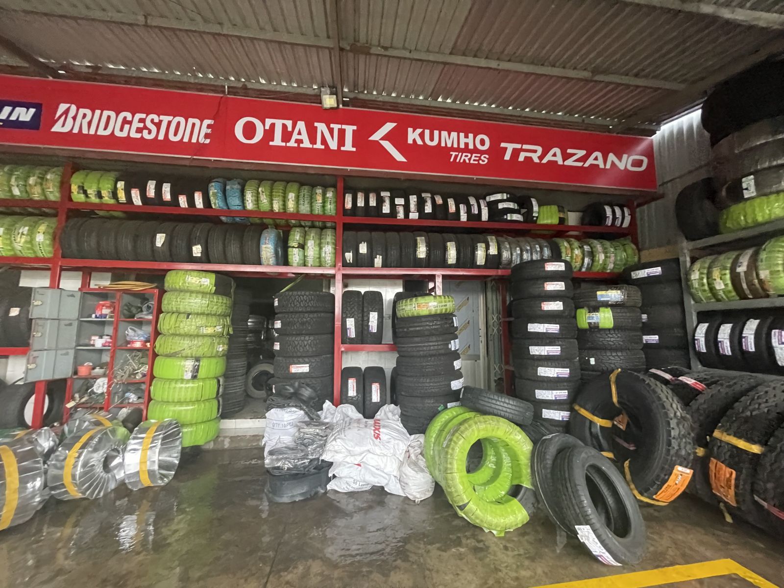 Cửa hàng Vá Vỏ 24/24 - Vá Lốp giá rẻ tại cao tốc Mỹ Phước - Tân Vạn